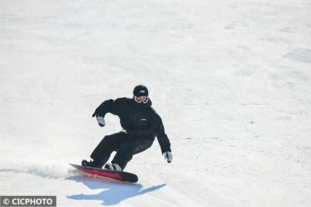 冰雪运动热潮，冷气中的火热激情